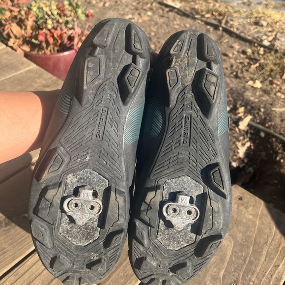 Shimano bike shoes and clipless pedals